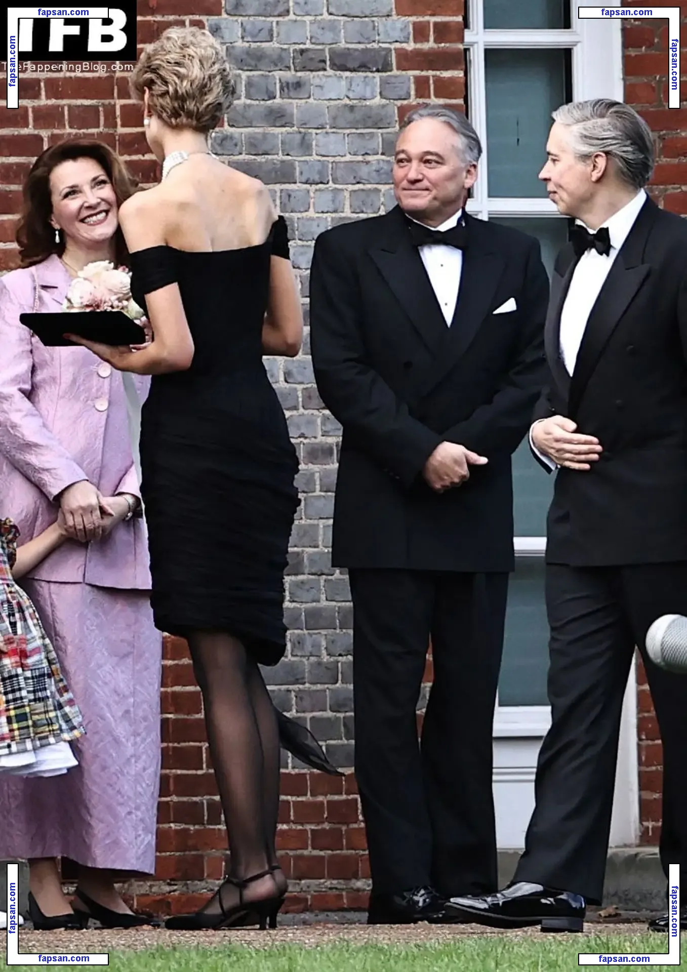 Elizabeth Debicki nude photo #0148 from OnlyFans