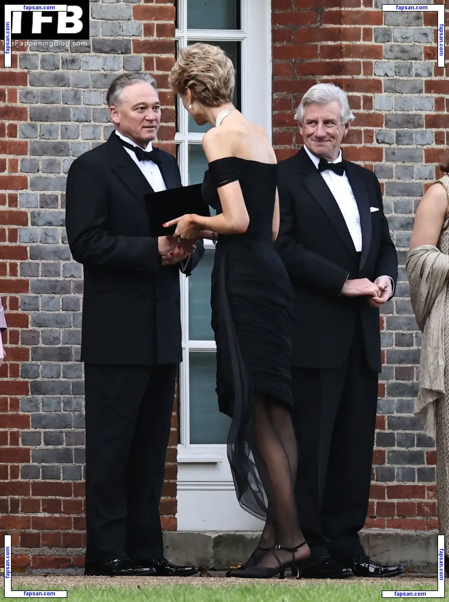 Elizabeth Debicki nude photo #0151 from OnlyFans