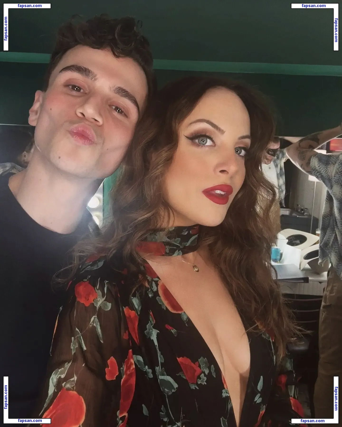 Elizabeth Gillies голая фото #0242 с Онлифанс