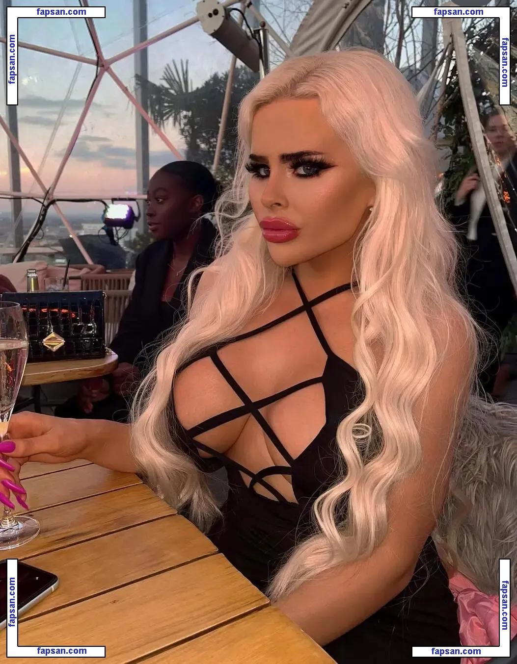 Elizabeth Lou nude photo #0001 from OnlyFans