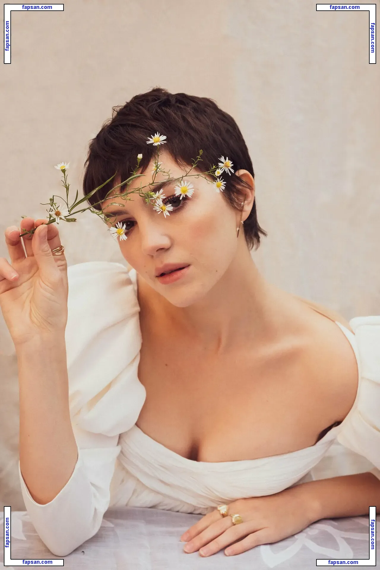 Ella Hunt голая фото #0121 с Онлифанс