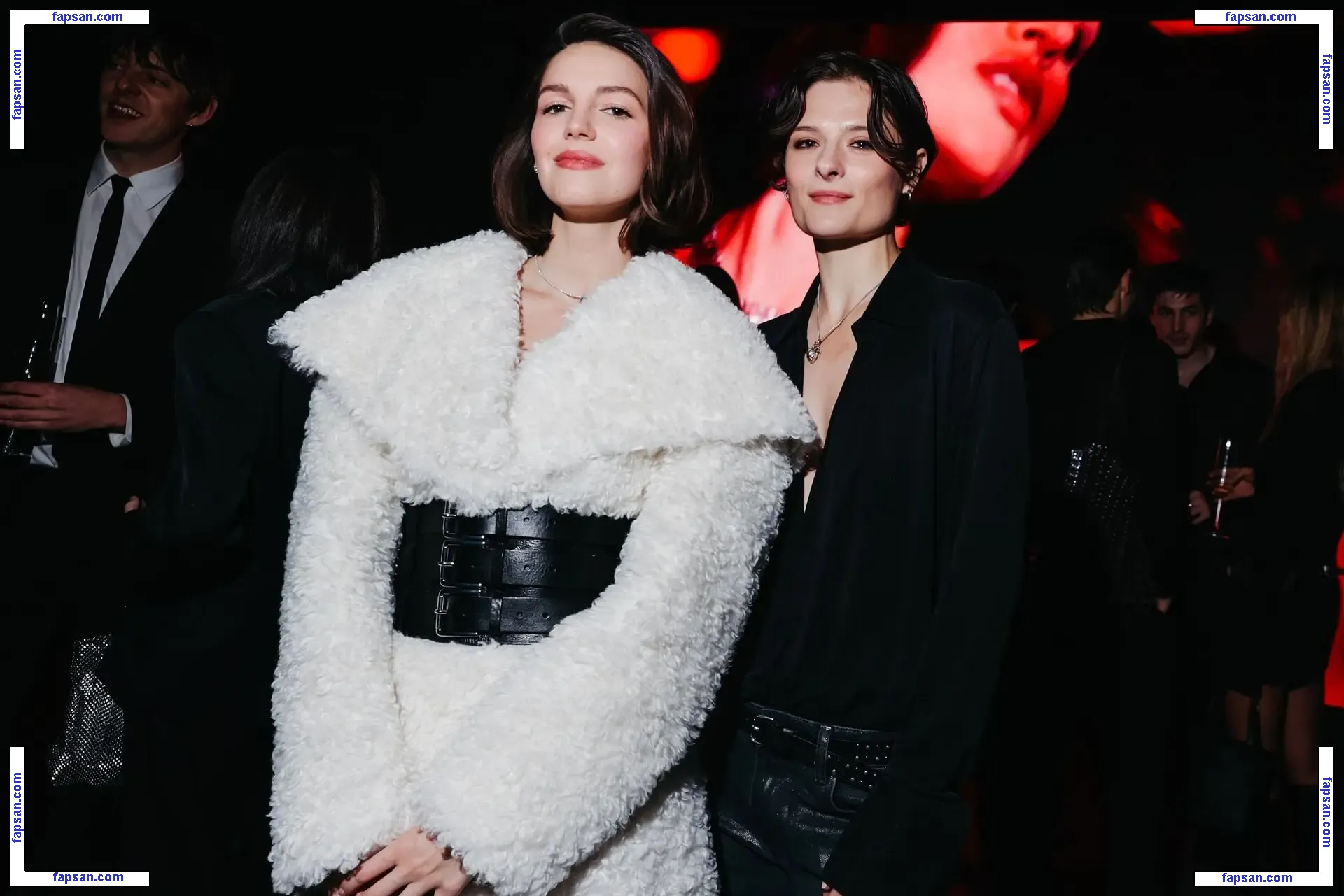 Ella Hunt голая фото #0139 с Онлифанс