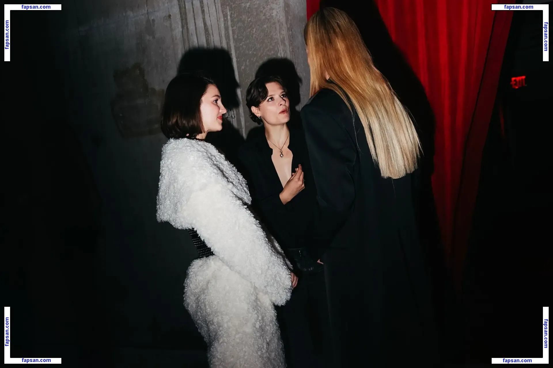 Ella Hunt голая фото #0140 с Онлифанс