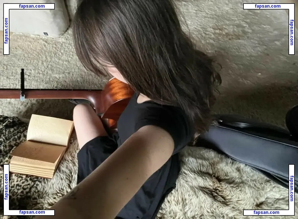 Ella Woolsey nude photo #0009 from OnlyFans