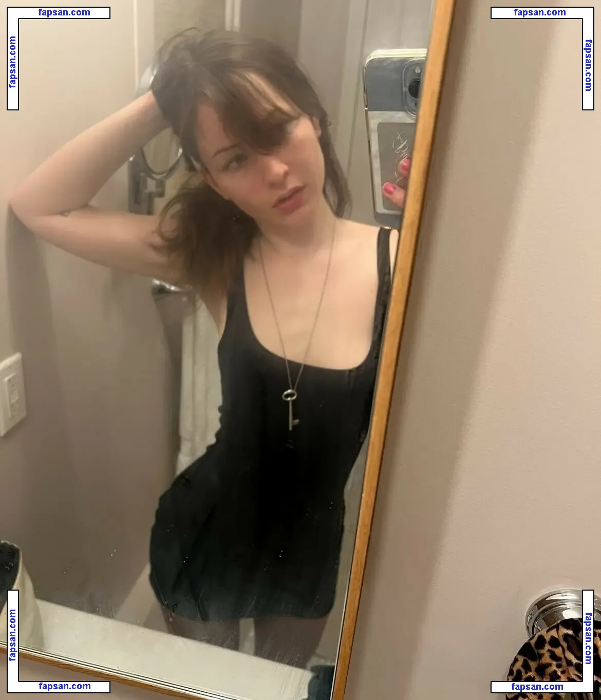 Ella Woolsey nude photo #0012 from OnlyFans