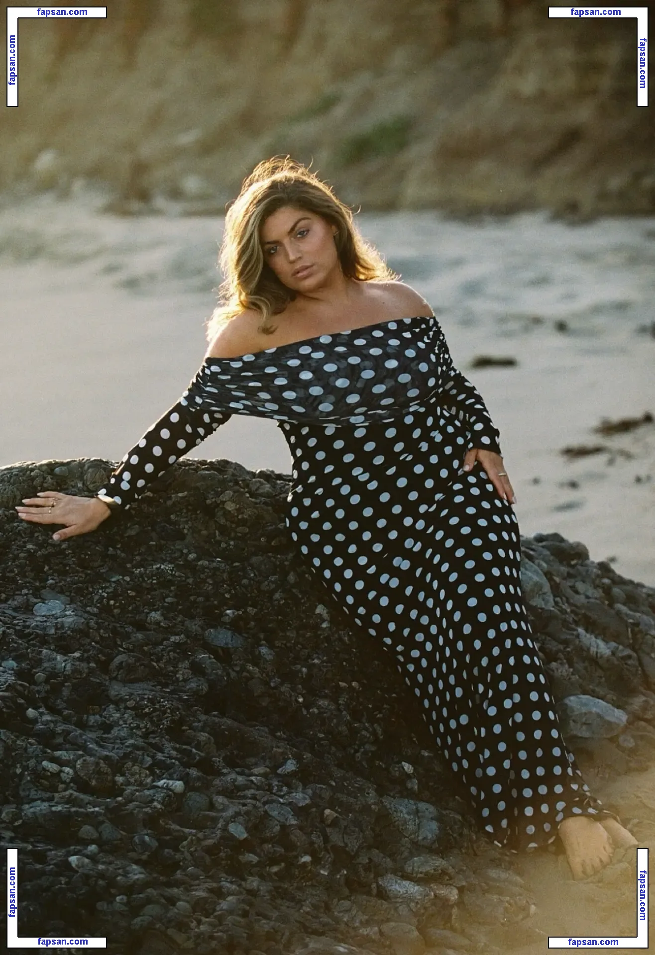 ellahalikas голая фото #0013 с Онлифанс