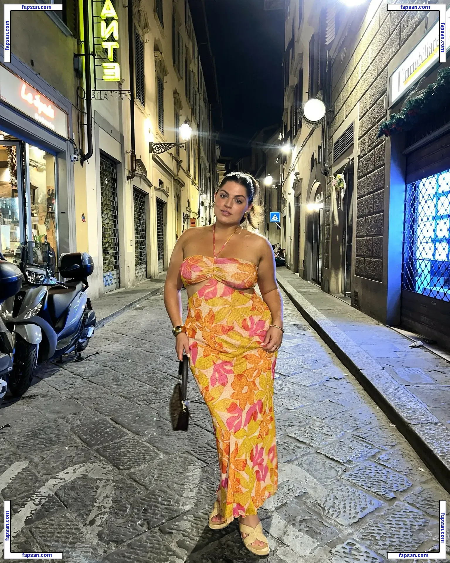 ellahalikas голая фото #0026 с Онлифанс