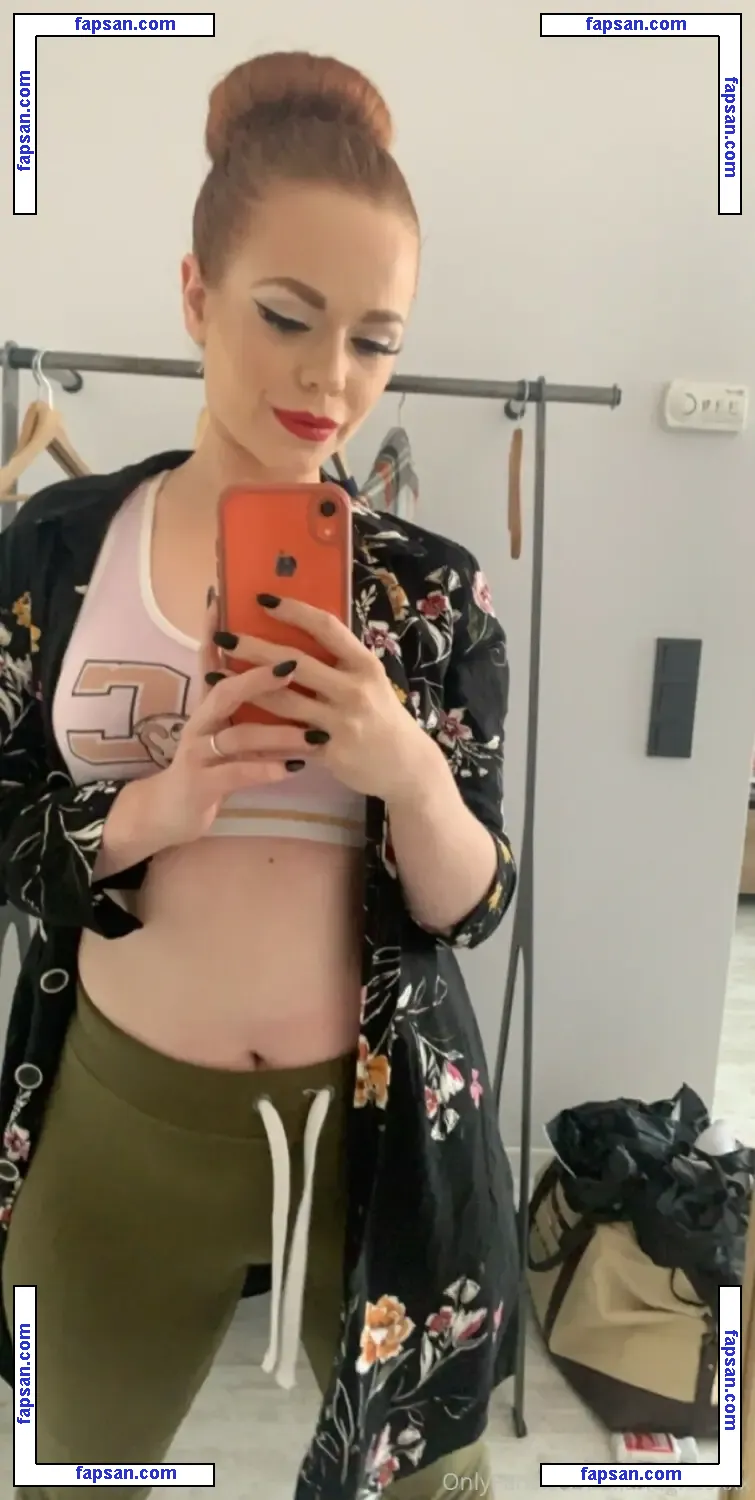 ellahughes голая фото #0007 с Онлифанс