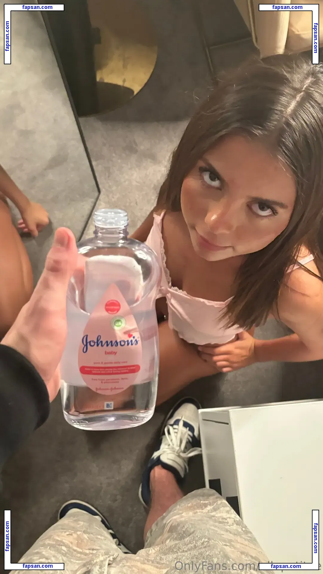 Ellapetitee nude photo #0003 from OnlyFans