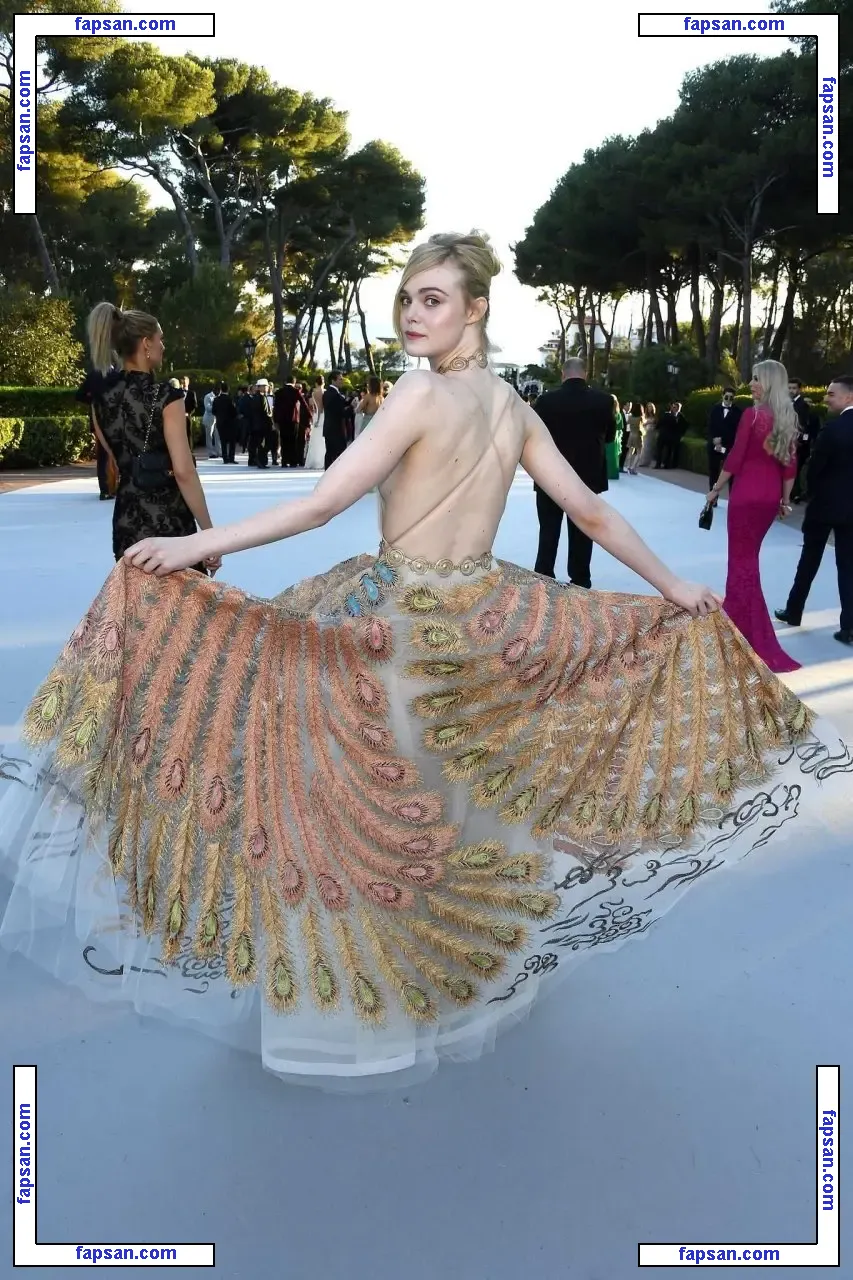 Elle Fanning голая фото #0165 с Онлифанс