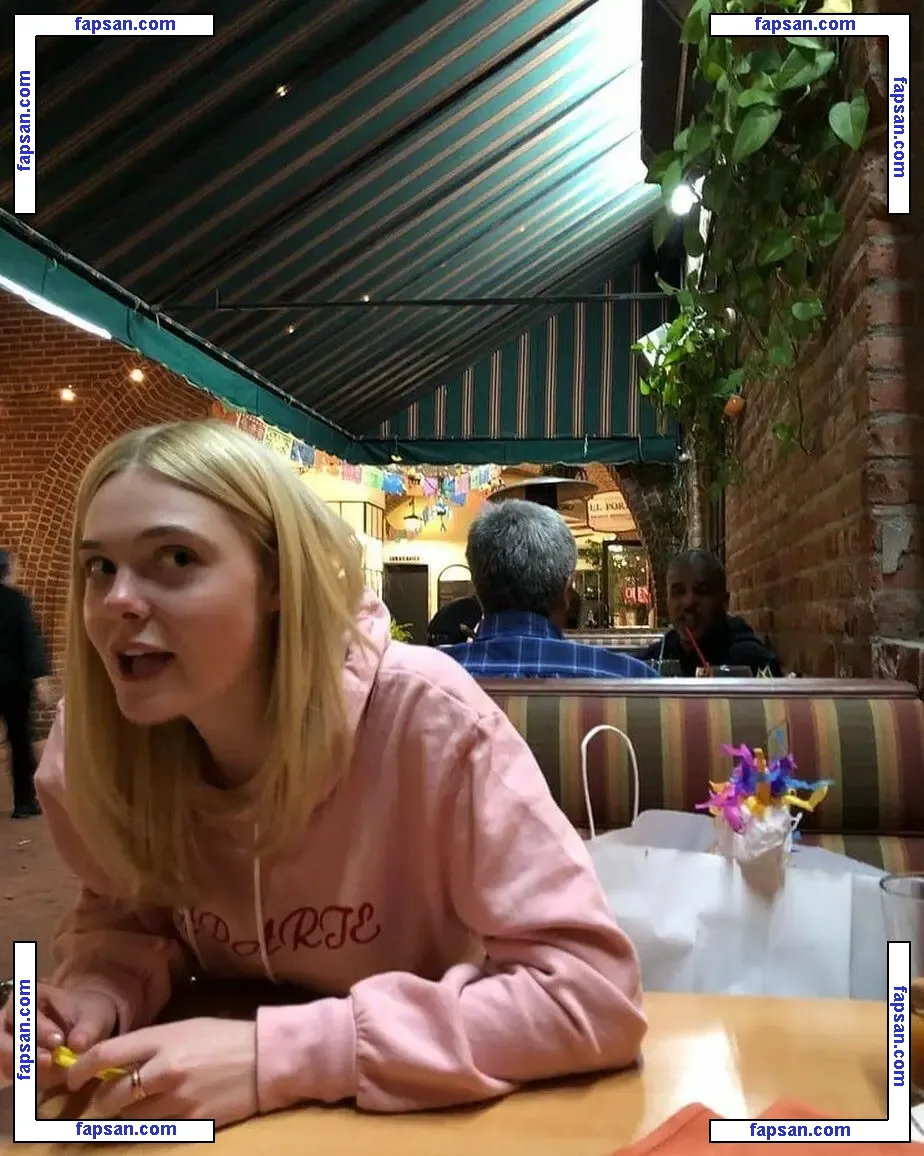 Elle Fanning голая фото #1054 с Онлифанс