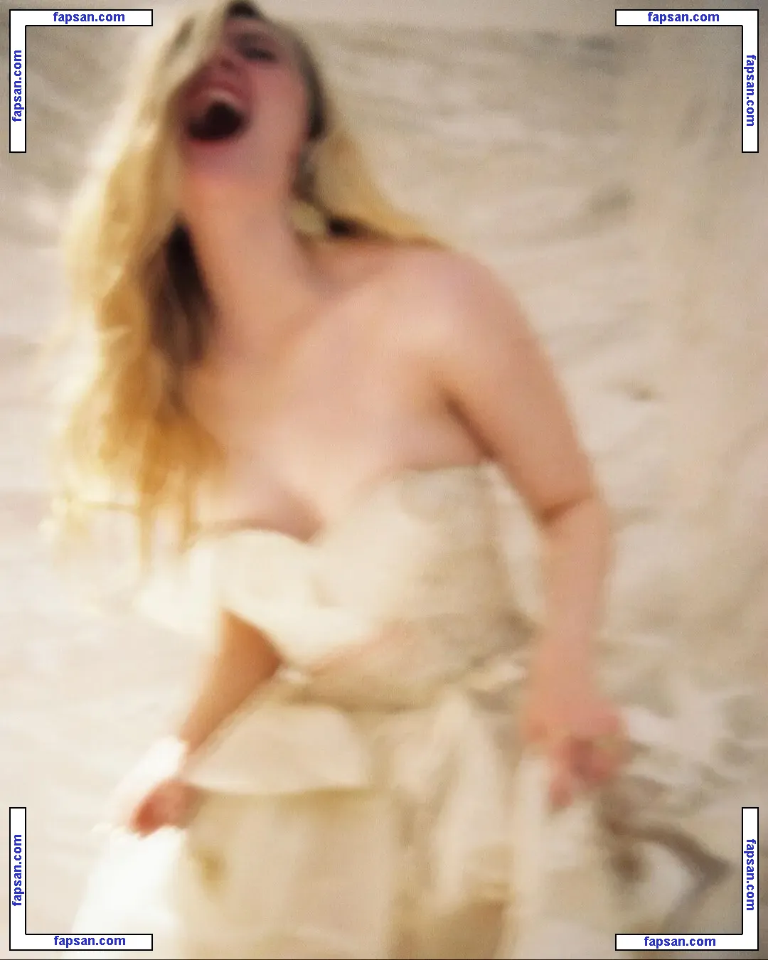 Elle Fanning голая фото #1144 с Онлифанс