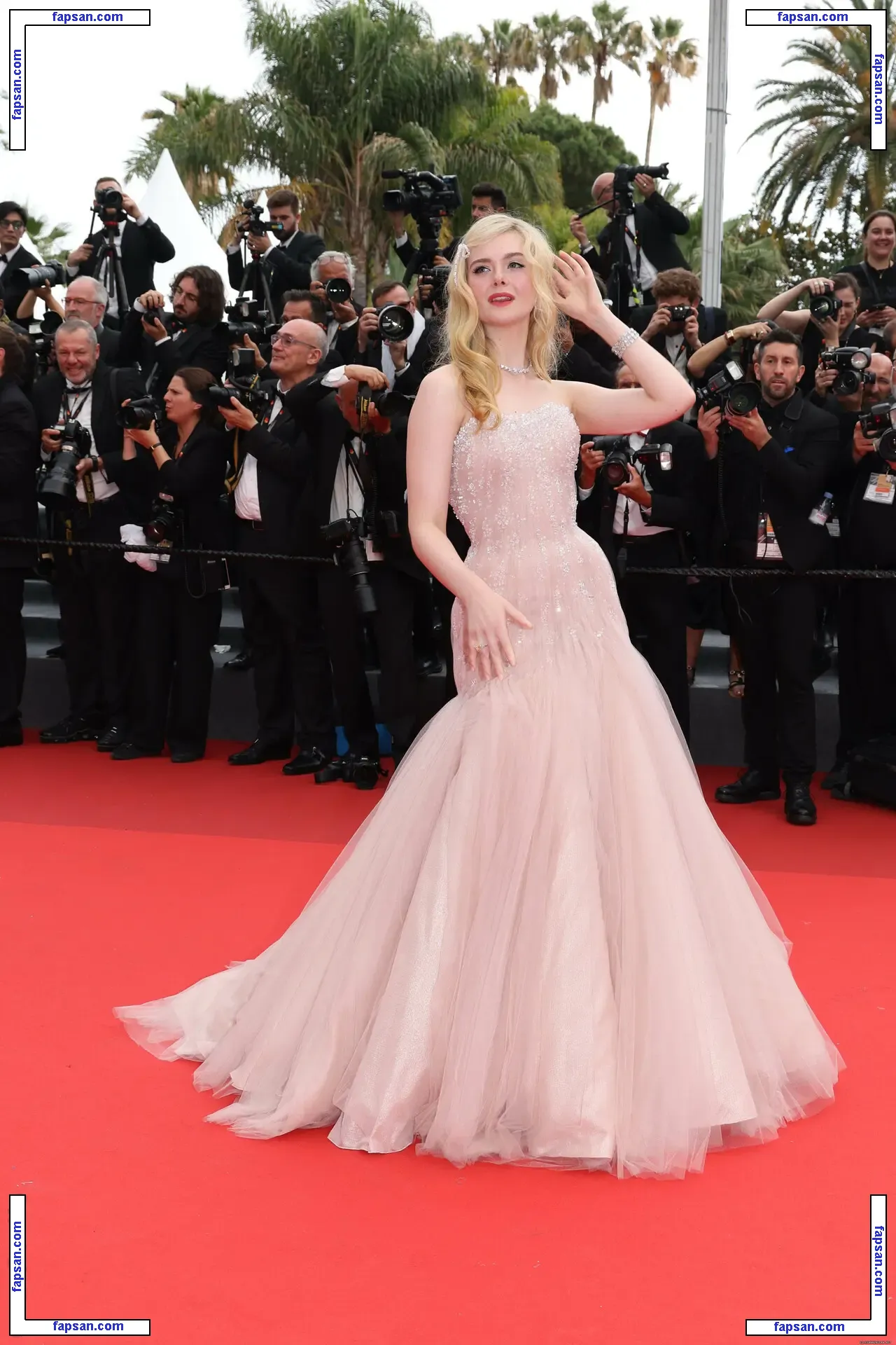 Elle Fanning голая фото #1237 с Онлифанс
