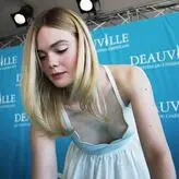 Elle Fanning голая #1758