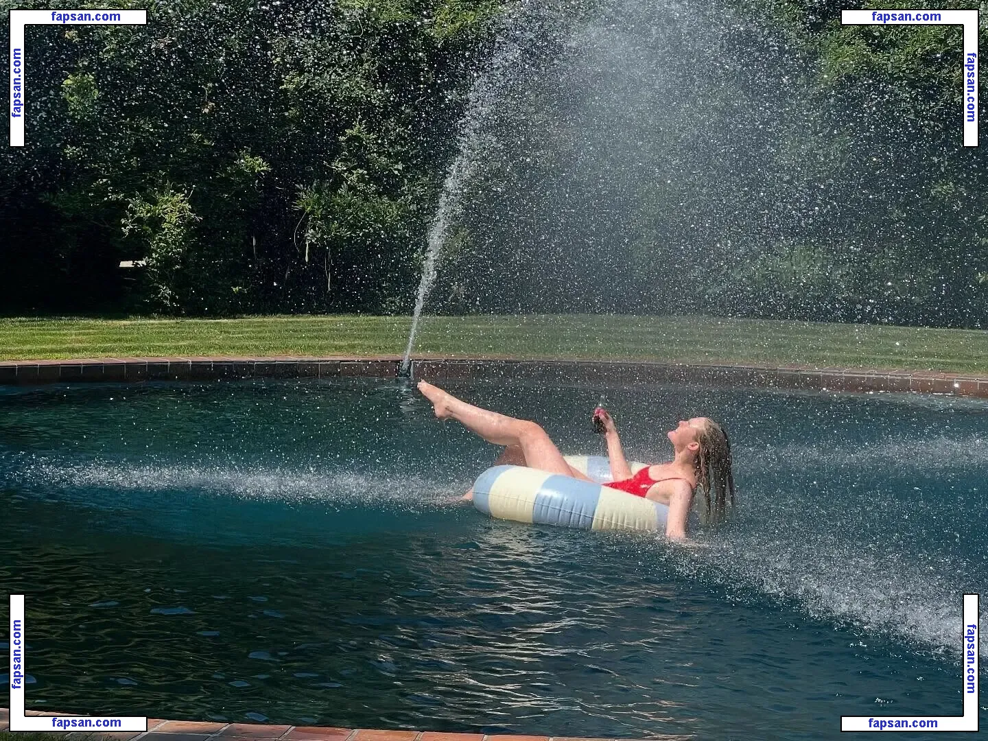 Elle Fanning nude photo #2075 from OnlyFans