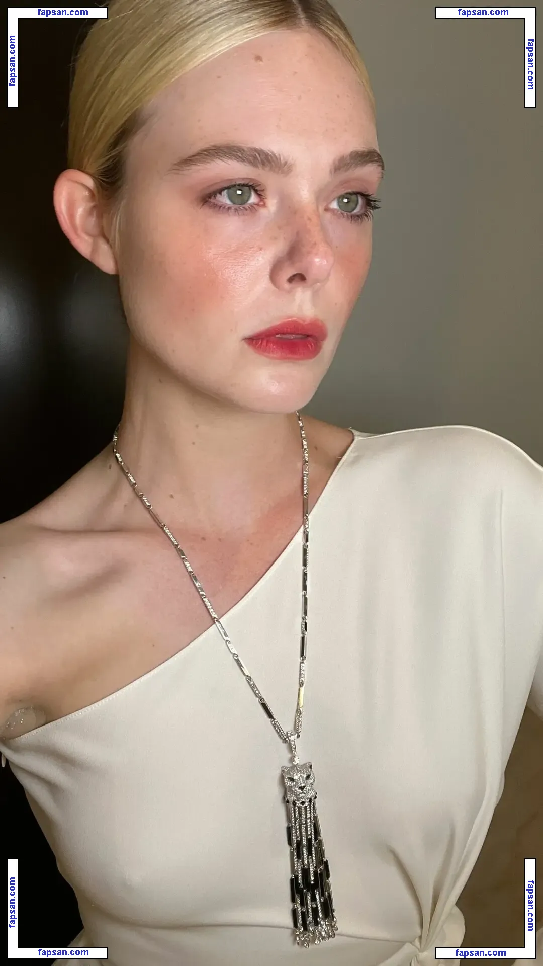 Elle Fanning голая фото #2089 с Онлифанс