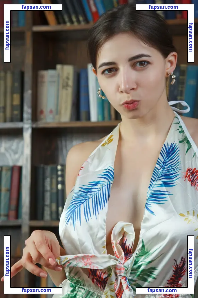 Elle Mira nude photo #0104 from OnlyFans