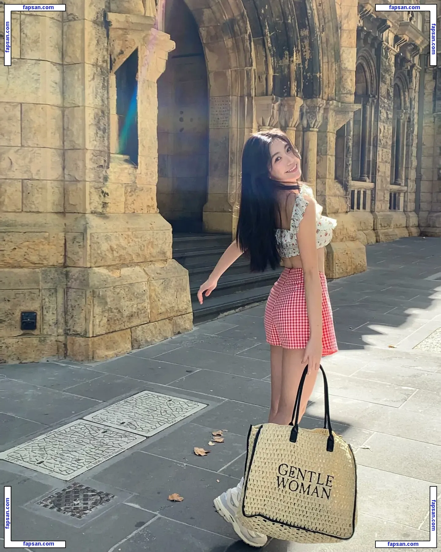 Ellen Tan nude photo #0003 from OnlyFans