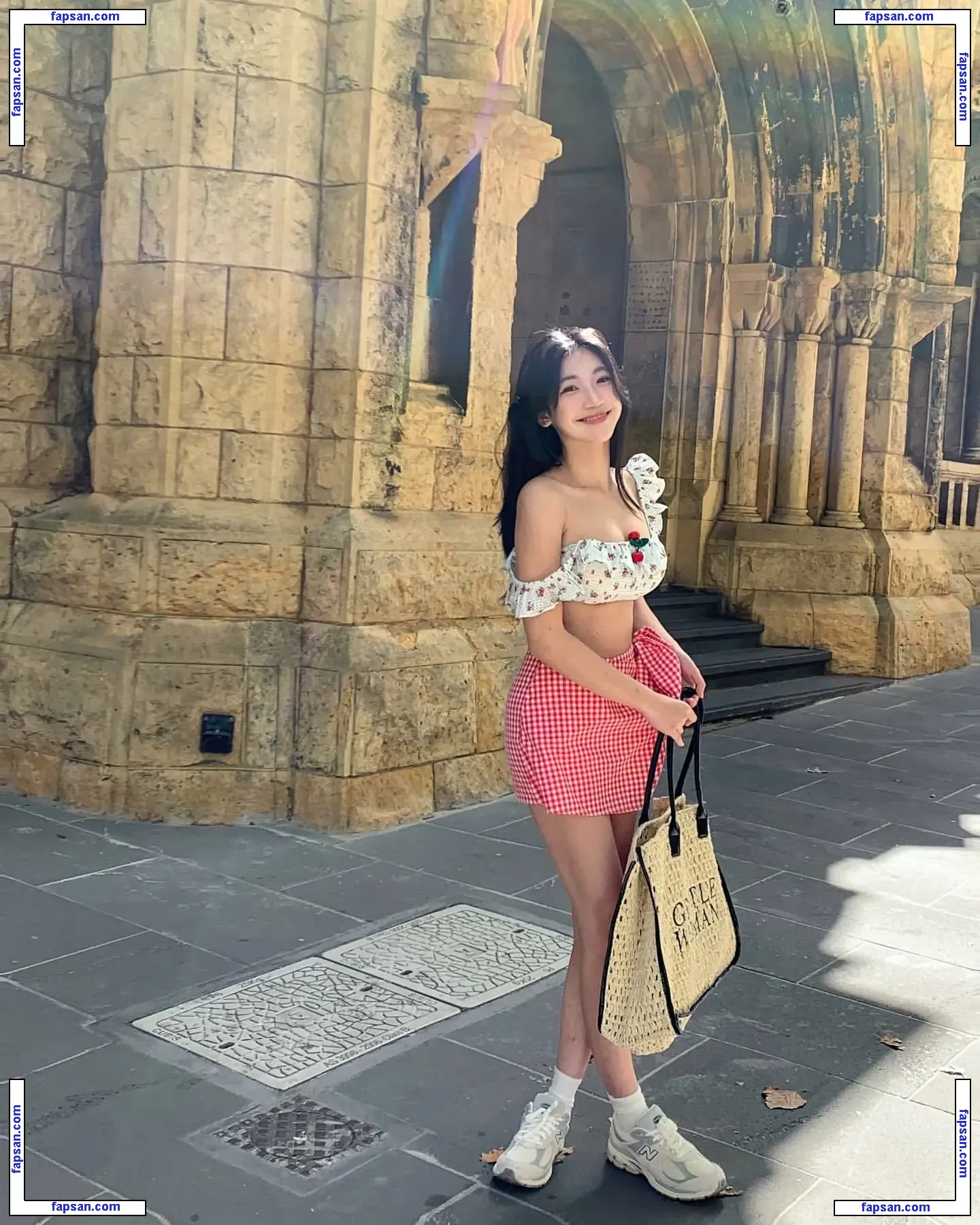 Ellen Tan nude photo #0011 from OnlyFans