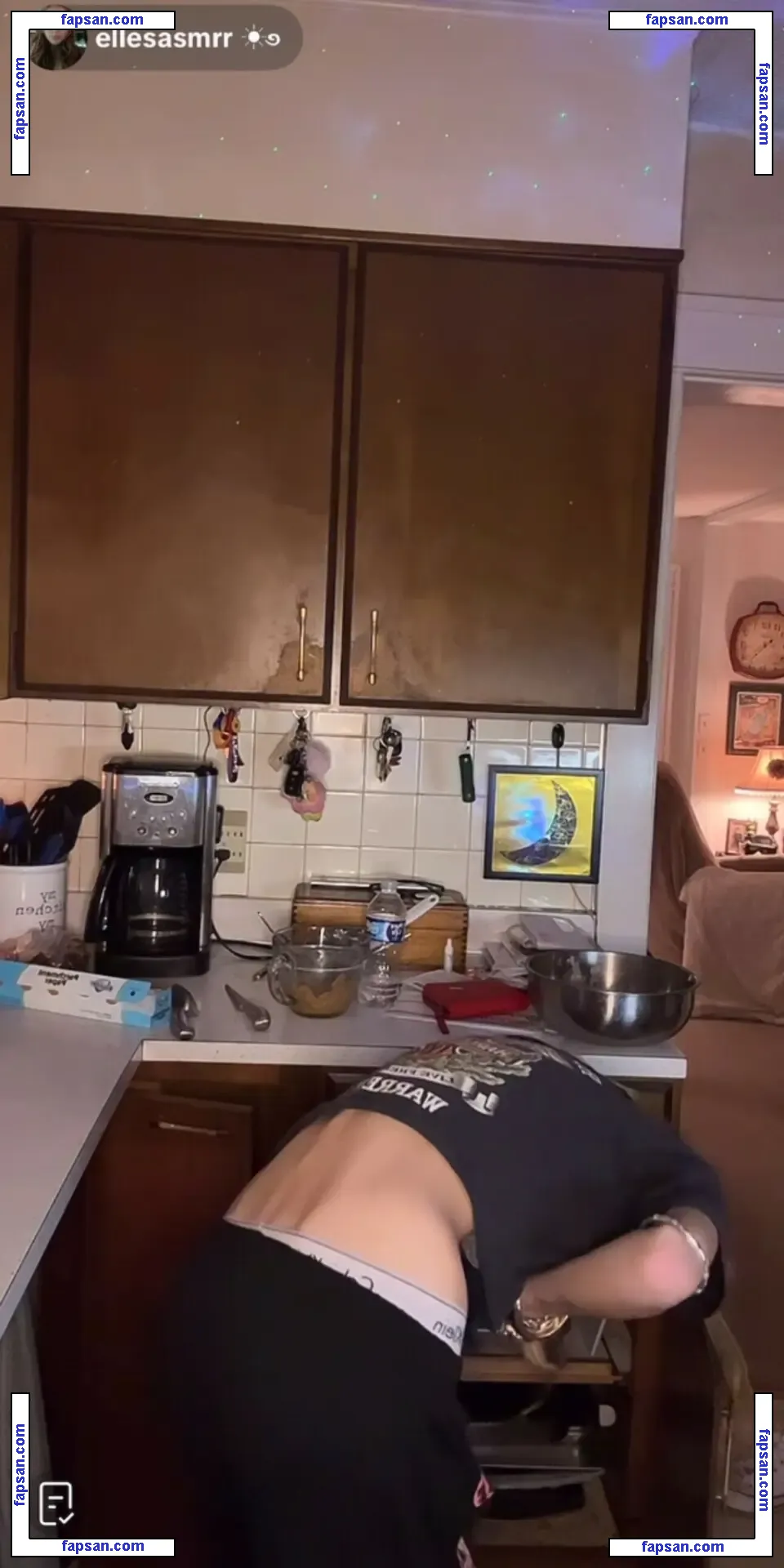 Ellesasmrr nude photo #0006 from OnlyFans