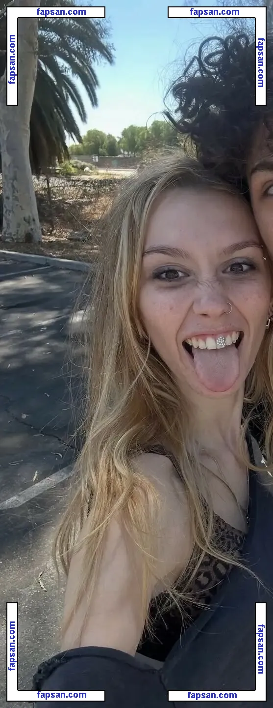 Ellesasmrr nude photo #0011 from OnlyFans