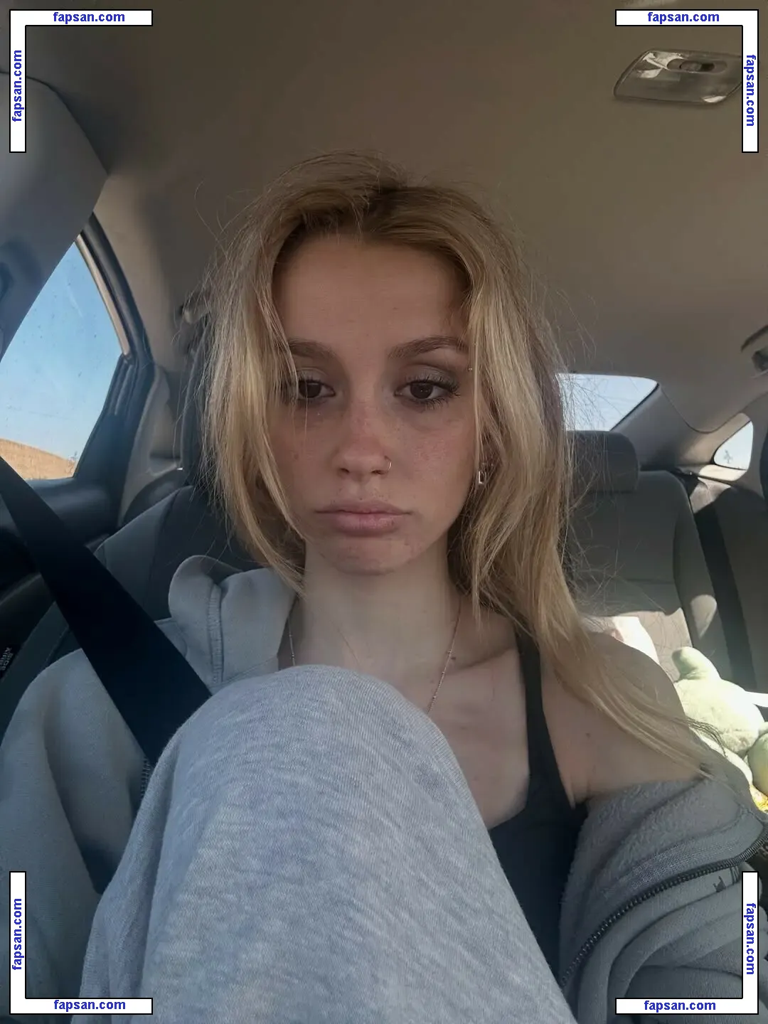 Ellesasmrr nude photo #0016 from OnlyFans