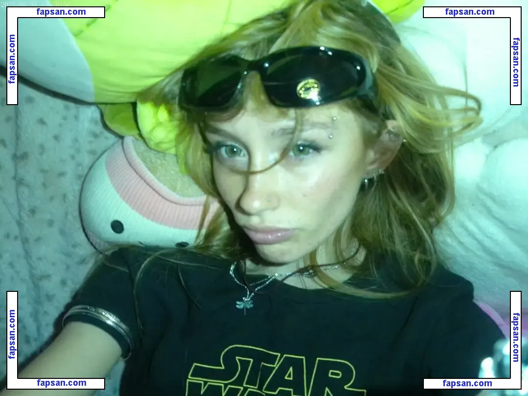Ellesasmrr nude photo #0017 from OnlyFans
