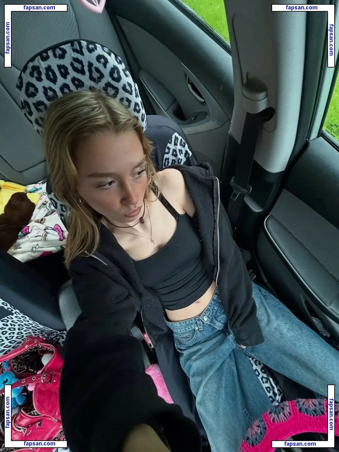 Ellesasmrr nude photo #0019 from OnlyFans