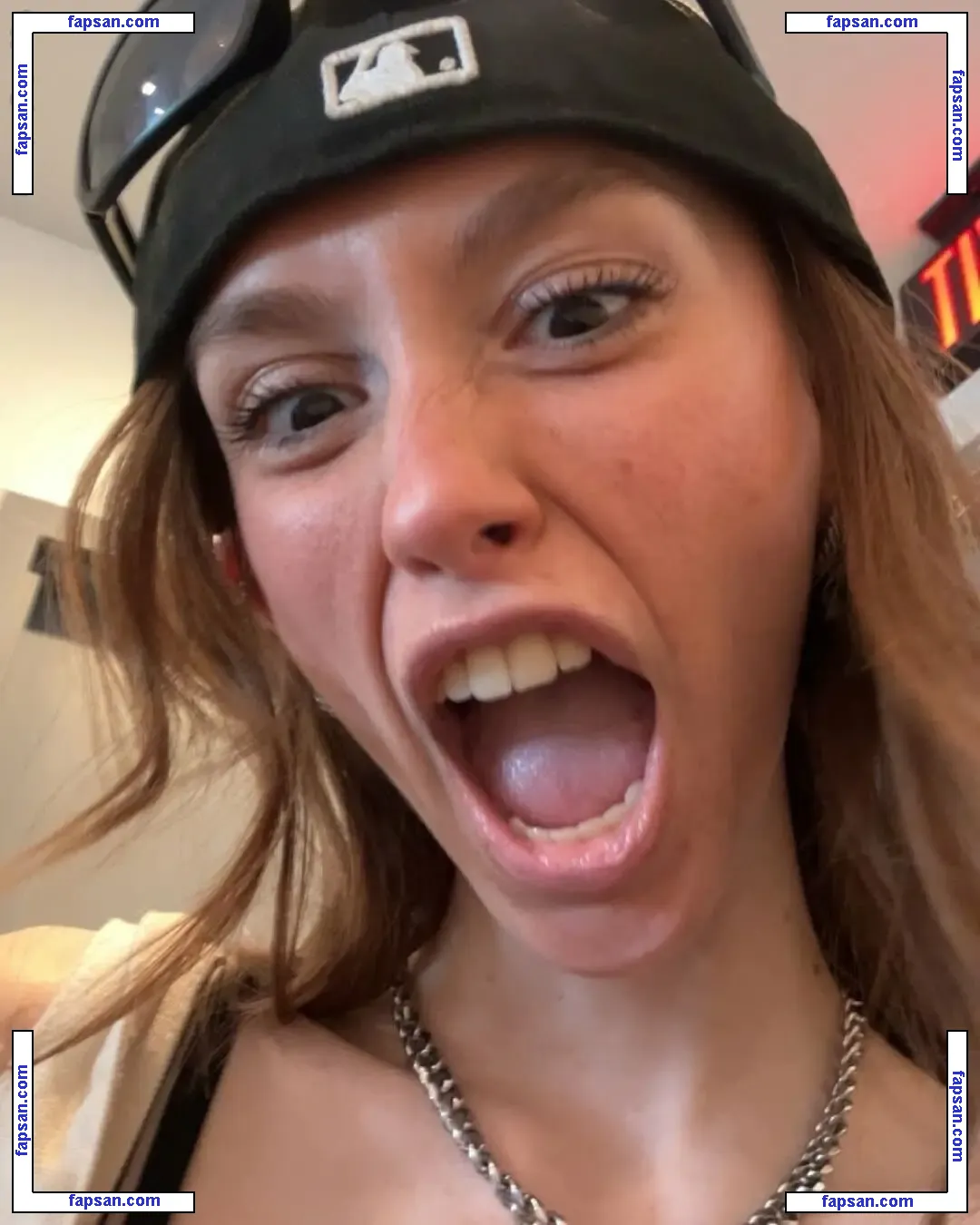 Ellesasmrr nude photo #0022 from OnlyFans