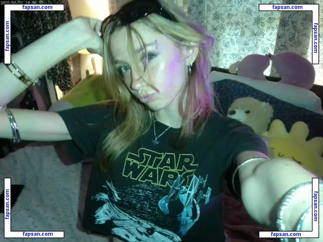 Ellesasmrr nude photo #0023 from OnlyFans