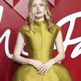 Ellie Bamber голая #0455