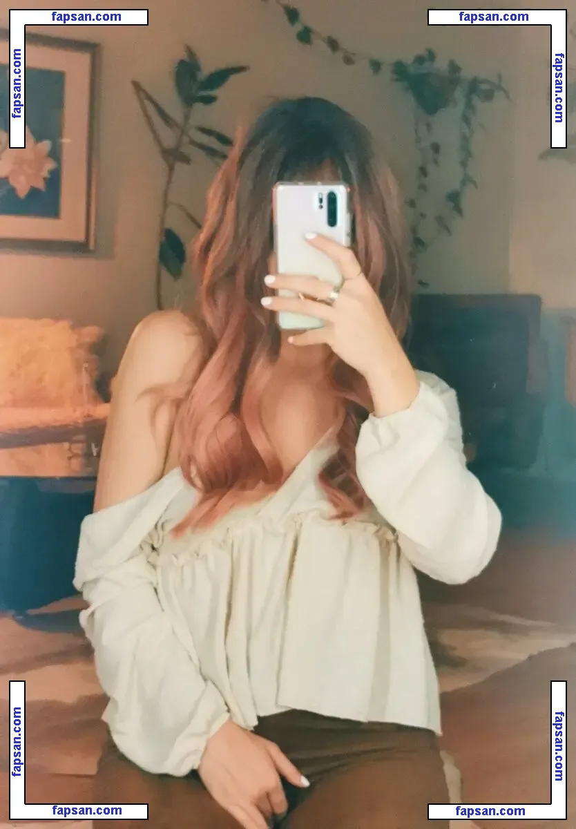 Ellie Batton nude photo #0008 from OnlyFans