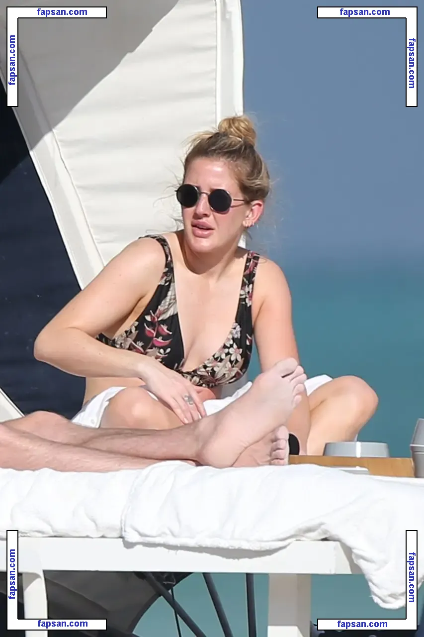 Ellie Goulding nude photo #0024 from OnlyFans