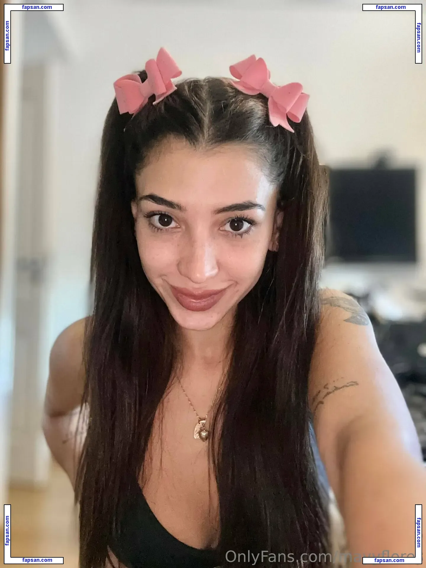 ellie.kisses nude photo #0002 from OnlyFans