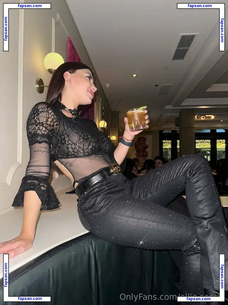 ellie.kisses nude photo #0007 from OnlyFans