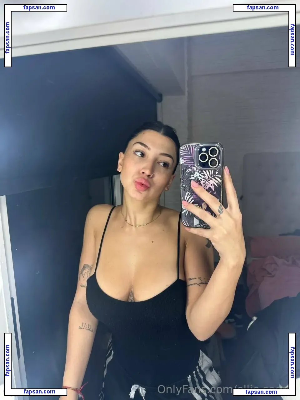 ellie.kisses nude photo #0014 from OnlyFans