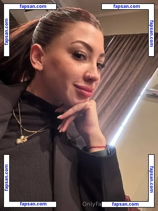 ellie.kisses nude photo #0021 from OnlyFans
