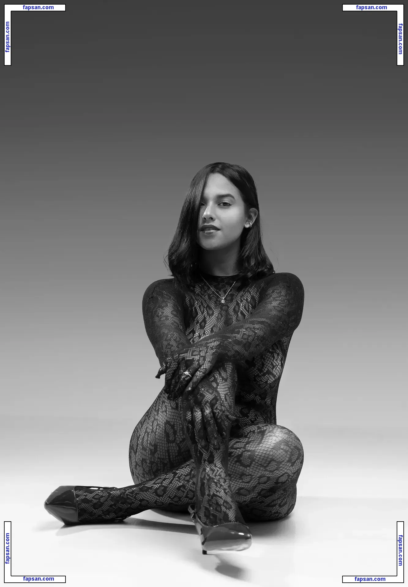 elly_g голая фото #0005 с Онлифанс