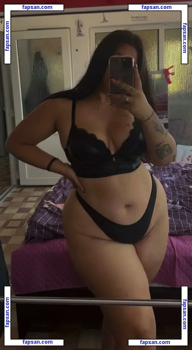 Ellyyelly nude photo #0008 from OnlyFans