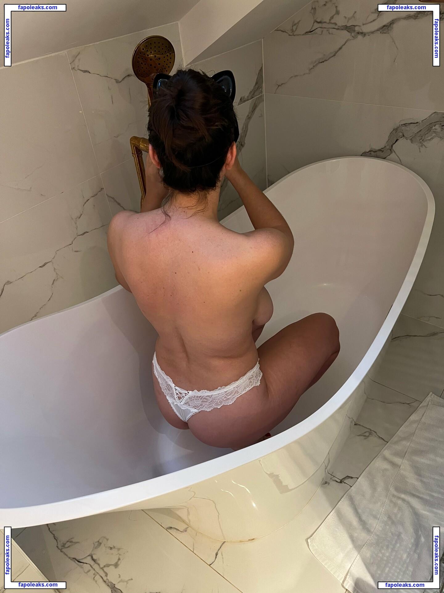 elsaliux nude photo #0030 from OnlyFans