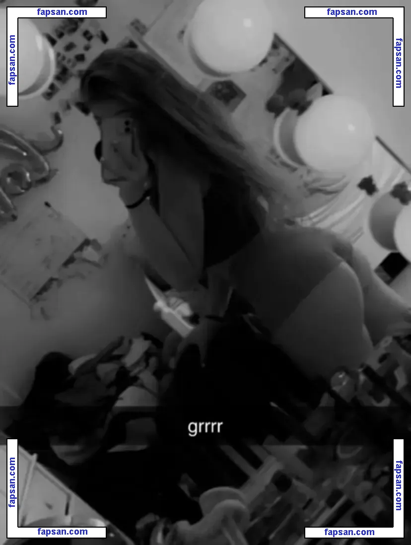 Elsuzannee nude photo #0005 from OnlyFans