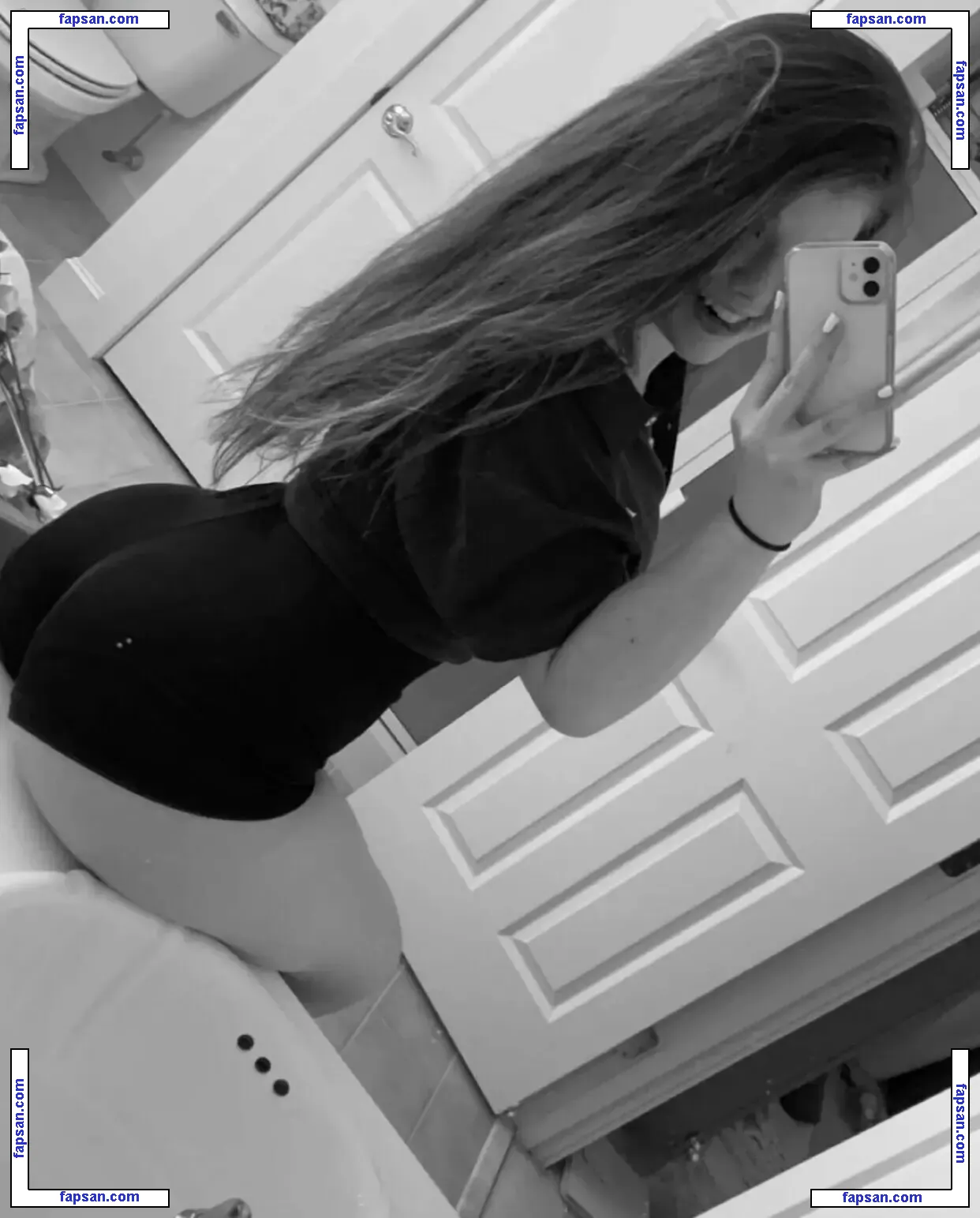 Elsuzannee nude photo #0031 from OnlyFans