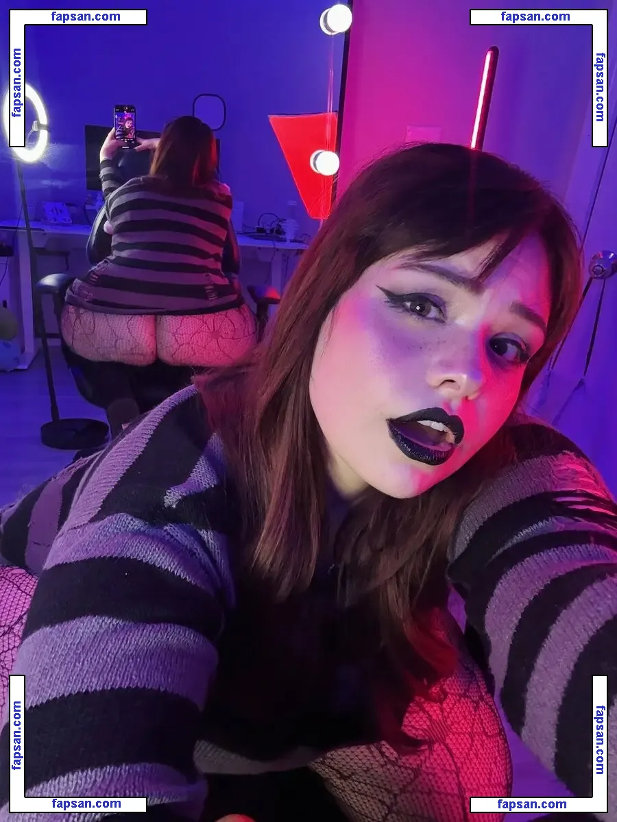 Ember Iska nude photo #0004 from OnlyFans
