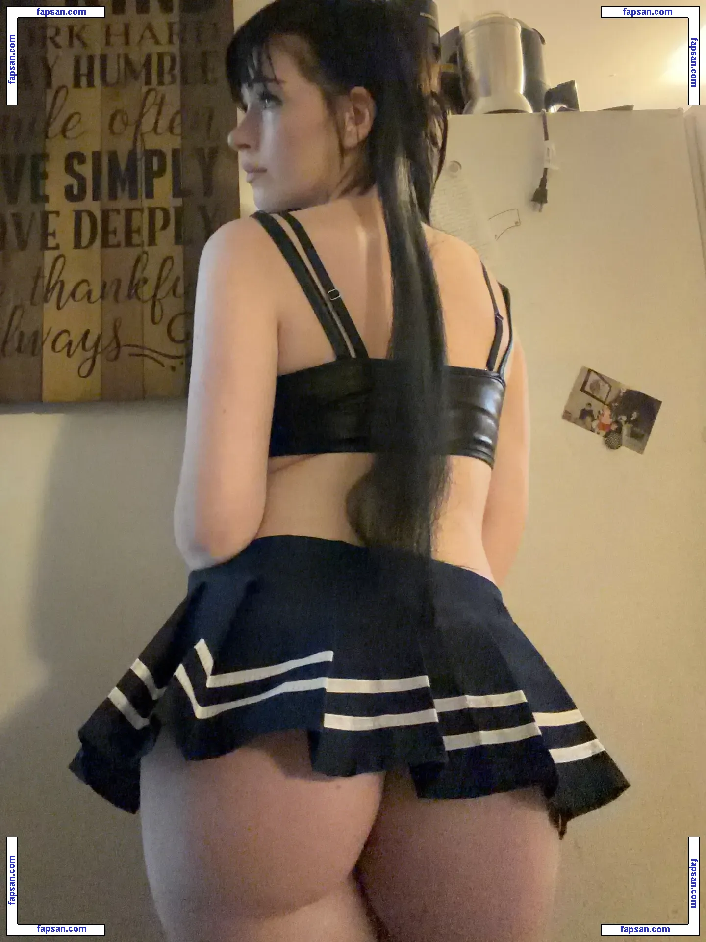 Emelia ASMR голая фото #0012 с Онлифанс