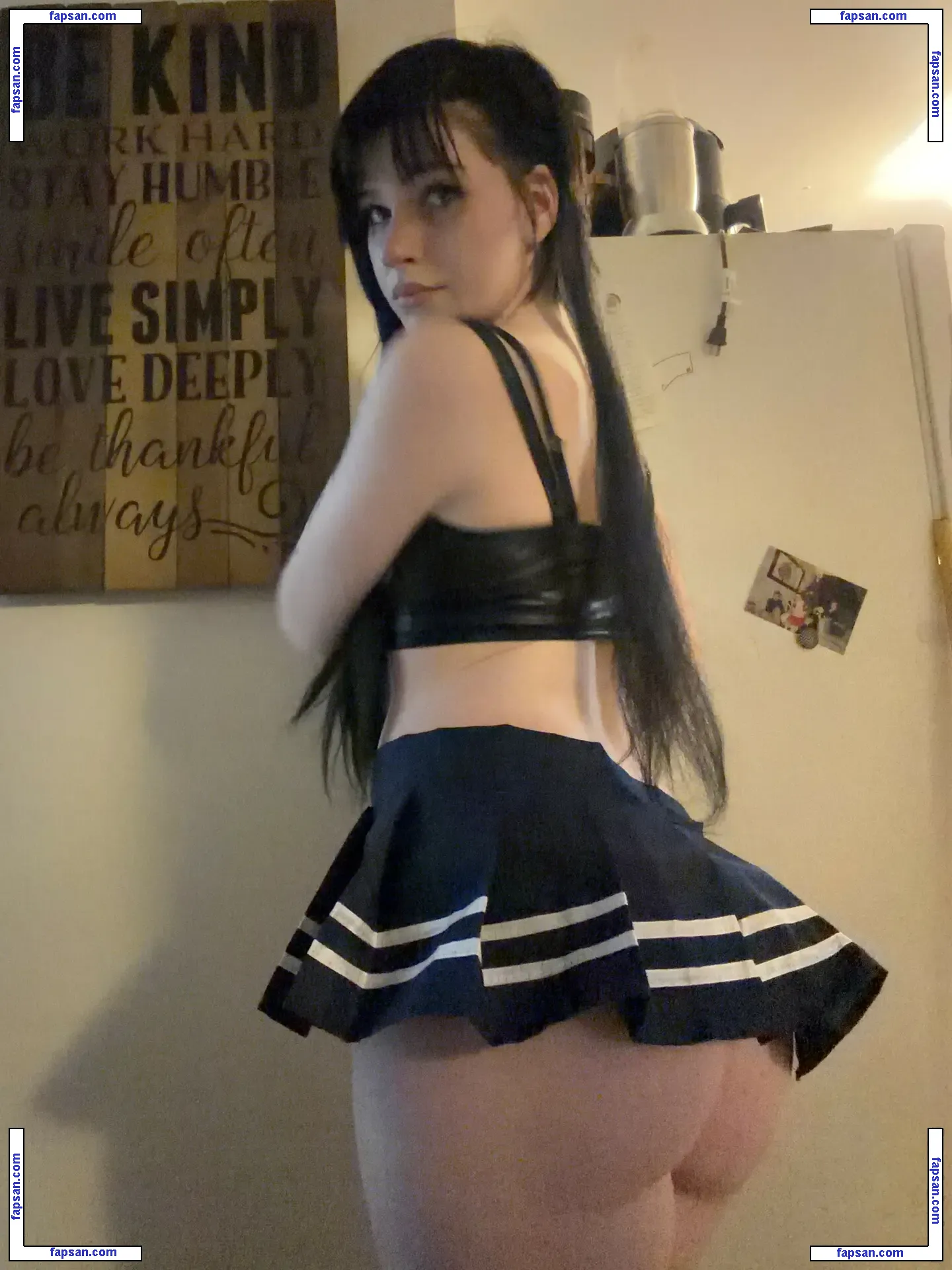 Emelia ASMR голая фото #0013 с Онлифанс