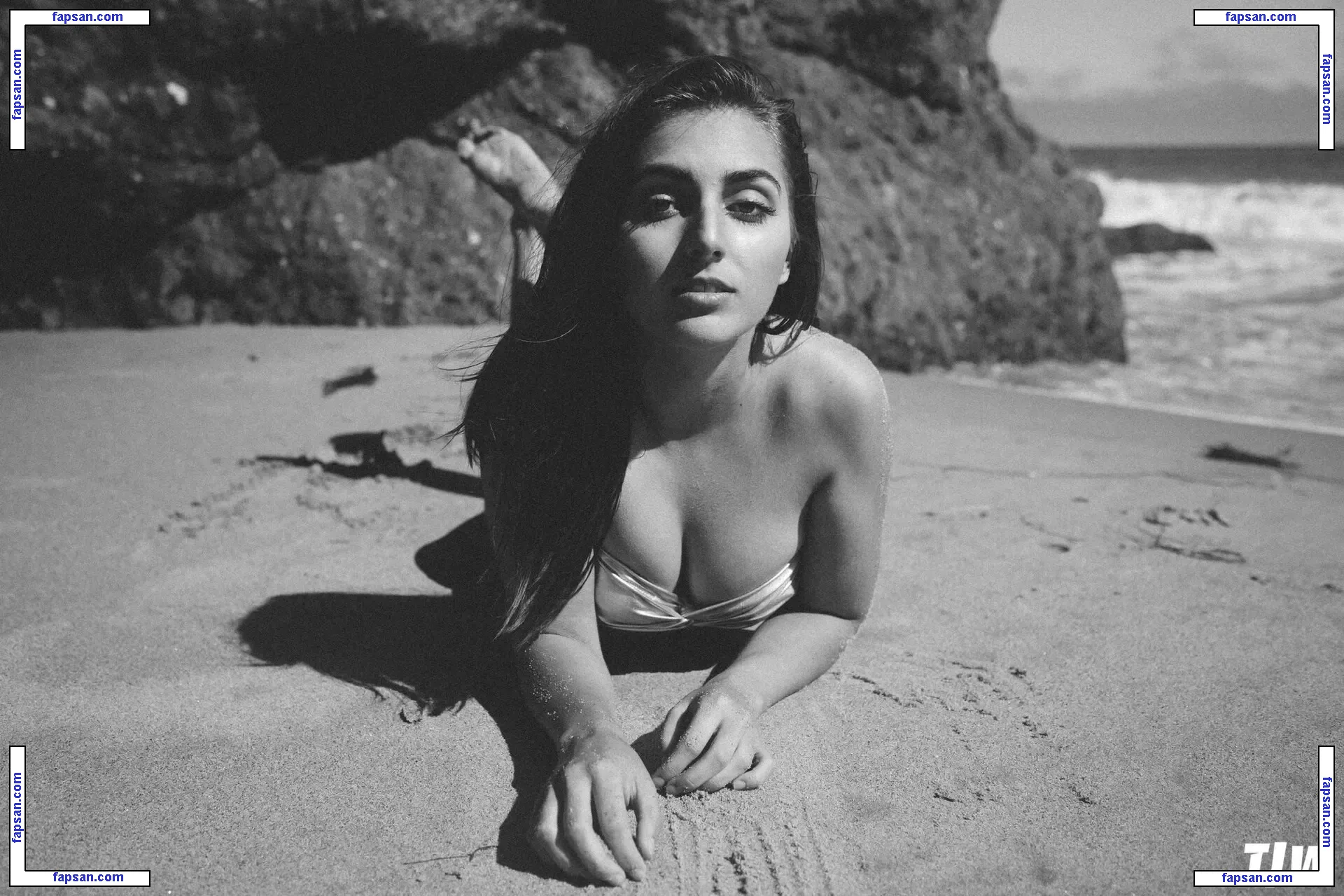 Emelia Hartford nude photo #0003 from OnlyFans