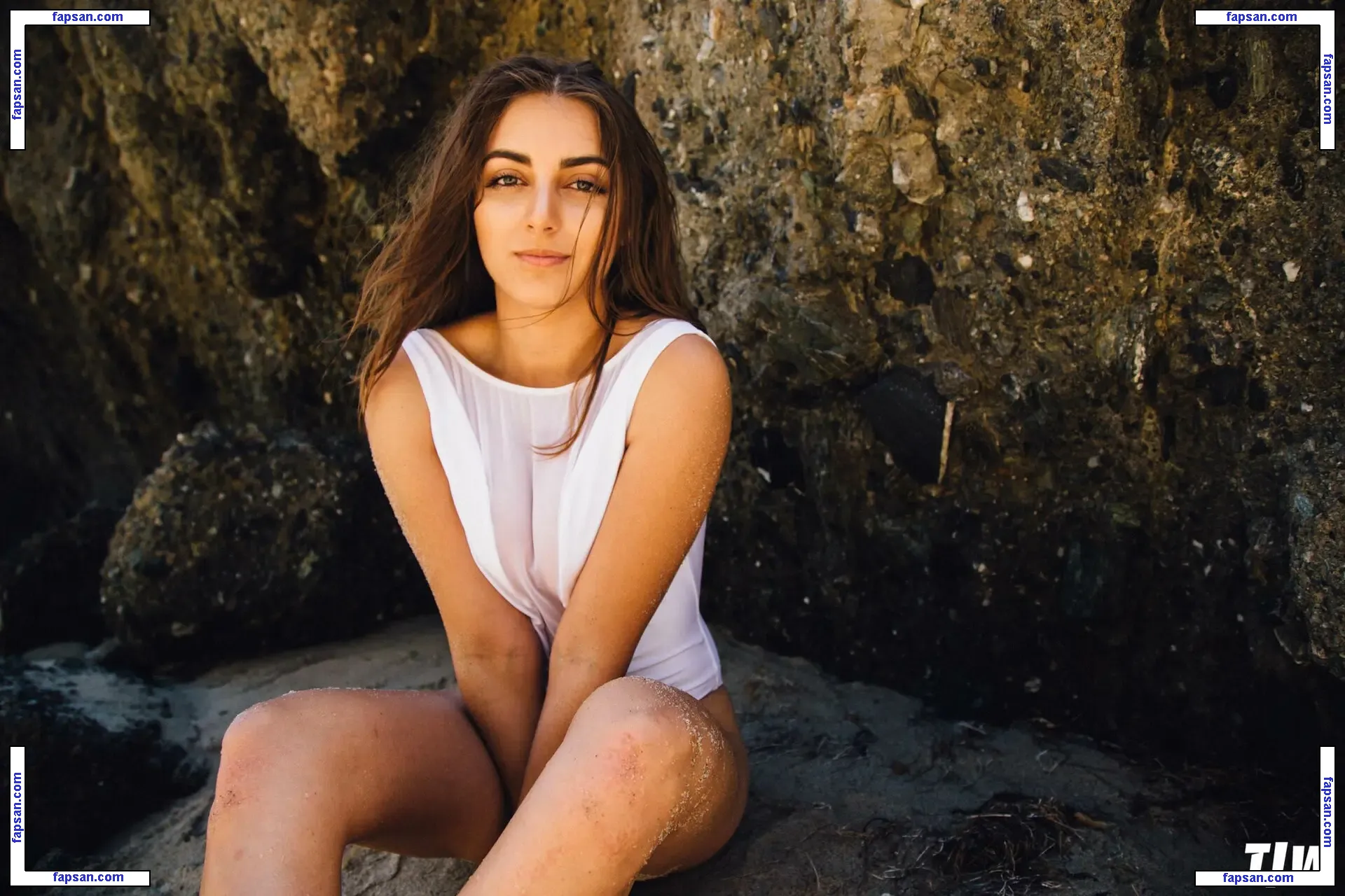 Emelia Hartford nude photo #0014 from OnlyFans
