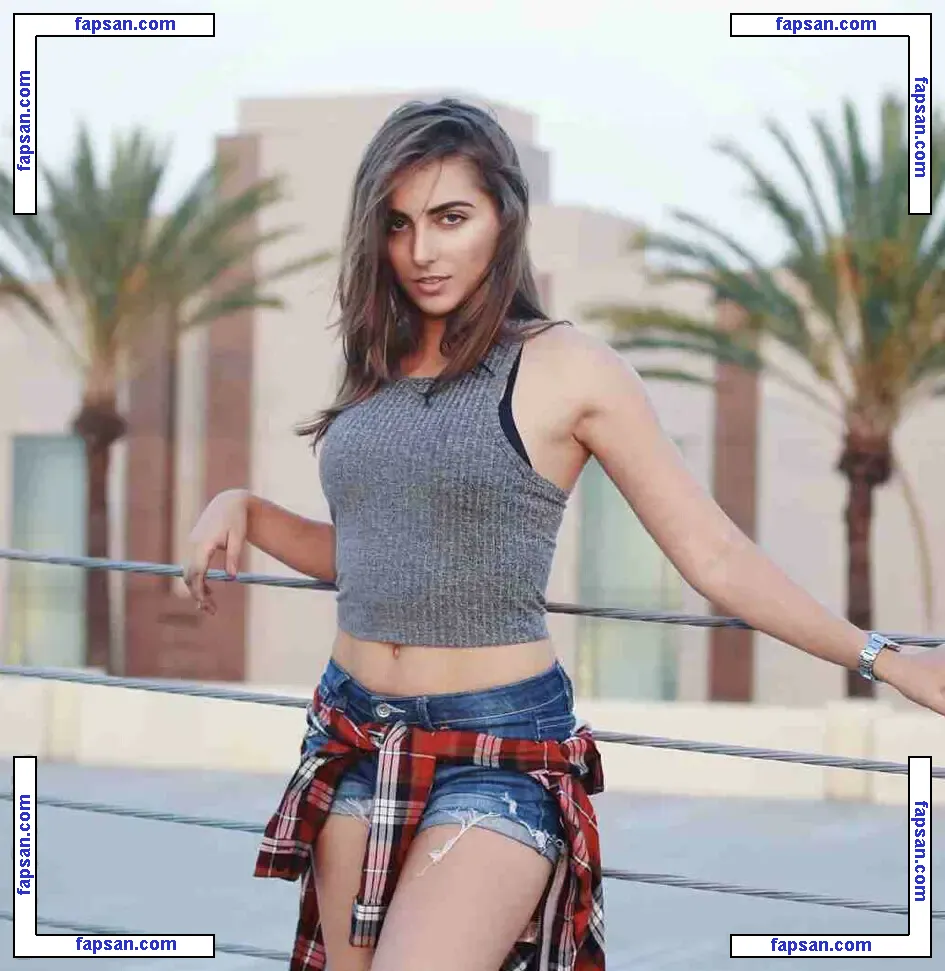 Emelia Hartford nude photo #0032 from OnlyFans