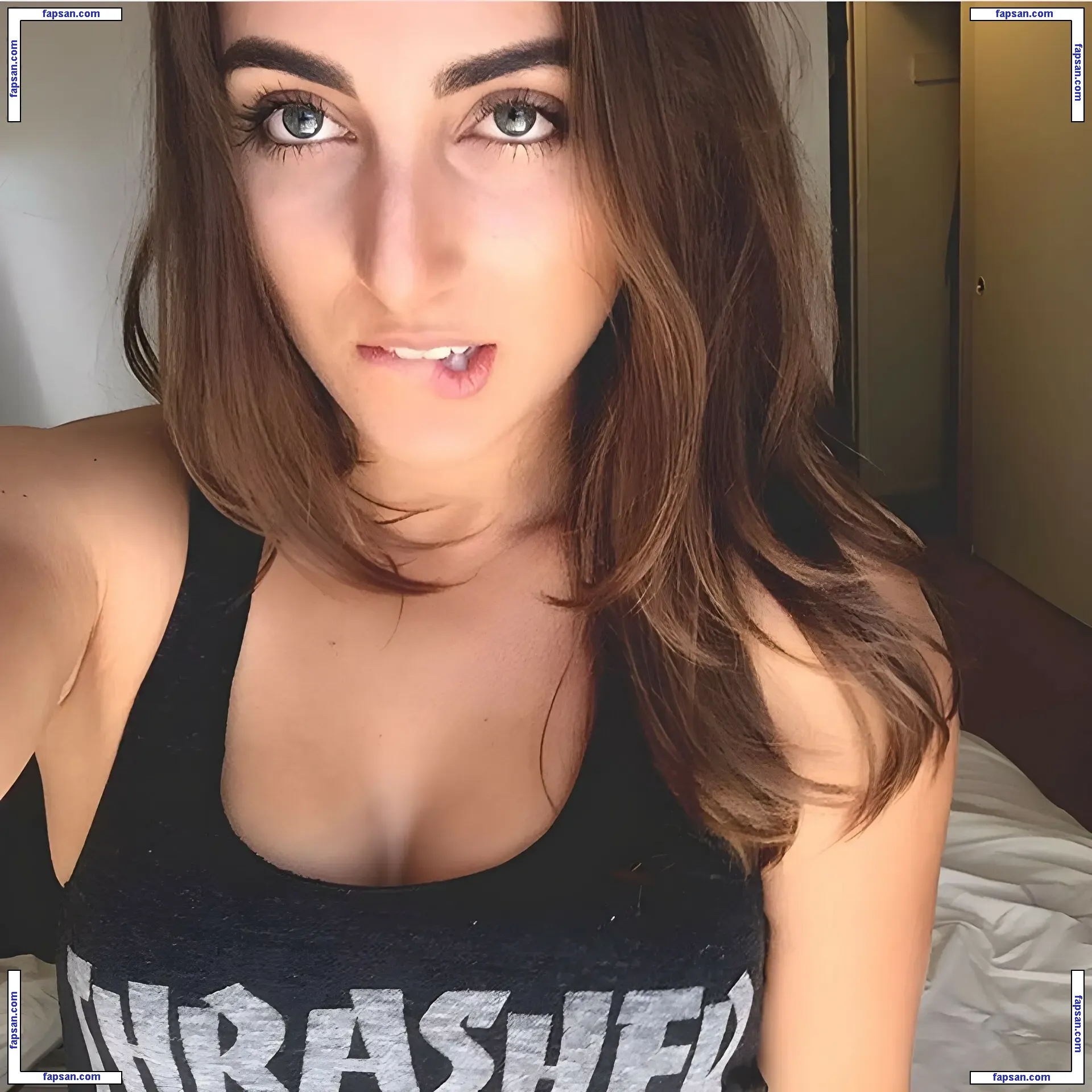 Emelia Hartford nude photo #0037 from OnlyFans