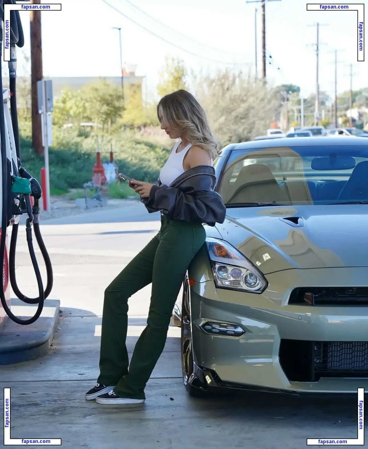 Emelia Hartford nude photo #0093 from OnlyFans